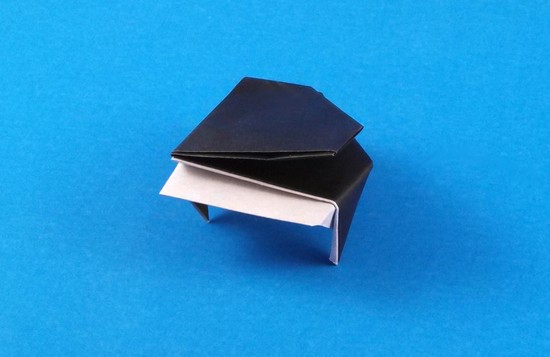 Origami Piano by Yoshihide Momotani. Folded from a square of origami paper by Gilad Aharoni on giladorigami.com