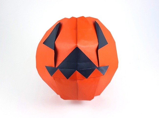 Origami Jack-o'-lantern by Barbara Leonardi. Folded from a square of duo origami paper by Gilad Aharoni on giladorigami.com