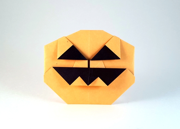 Origami Jack-o'-lantern by Miyajima Noboru. Folded from a square of duo origami paper by Gilad Aharoni on giladorigami.com
