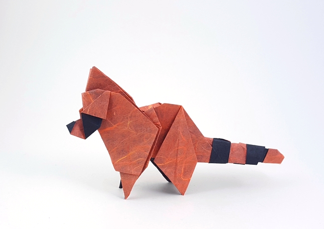 Origami Raccoon by Fumiaki Kawahata. Folded from a square of duo Unryu paper by Gilad Aharoni on giladorigami.com