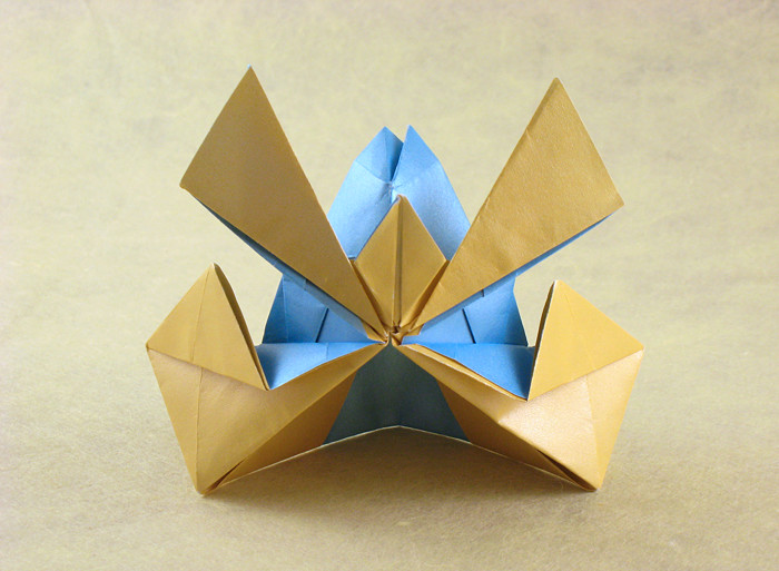 Origami Samurai helmet by Seiji Nishikawa. Folded from a square of duo pearl origami paper by Gilad Aharoni on giladorigami.com
