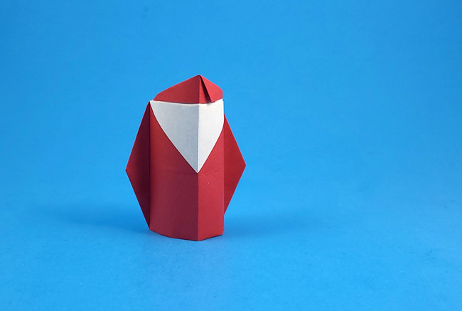 Origami Santa Claus by Aoyagi Shoko. Folded from a square of origami paper by Gilad Aharoni on giladorigami.com