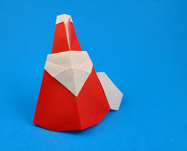 Origami Santa Claus by Gen Hagiwara. Folded from a square of origami paper by Gilad Aharoni on giladorigami.com