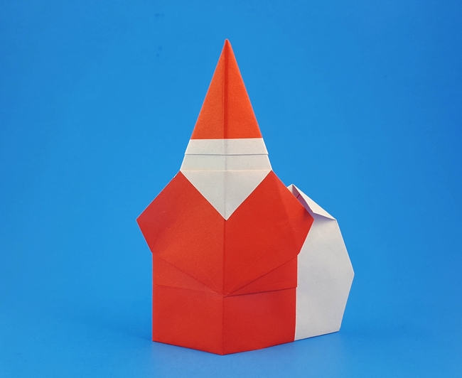 Origami Santa Claus by Inayoshi Hidehisa. folded from a square of origami paper by Gilad Aharoni on giladorigami.com