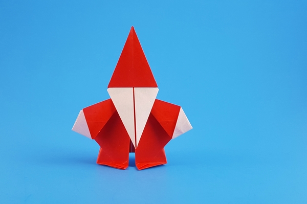 Origami Santa Claus by Kumasaka Hiroshi. Folded from a square of origami paper by Gilad Aharoni on giladorigami.com