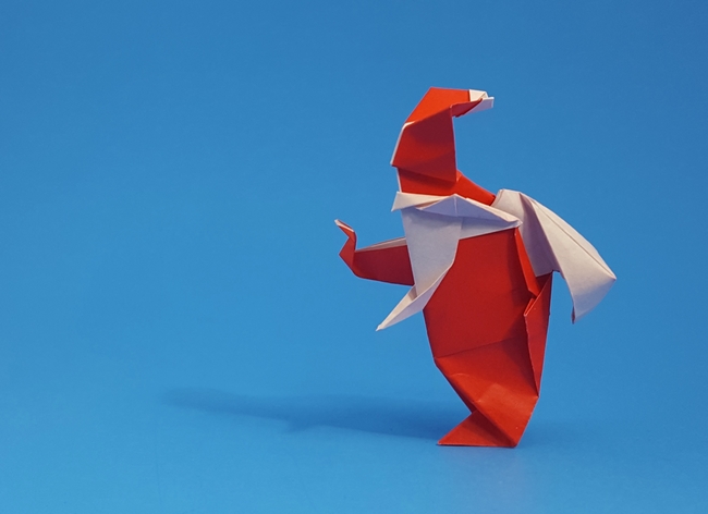Origami Santa Claus by Luigi Leonardi. Folded from a square of origami paper by Gilad Aharoni on giladorigami.com