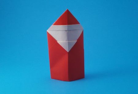 Origami Santa Claus by Matsuno Yukihiko. Folded from a square of origami paper by Gilad Aharoni on giladorigami.com