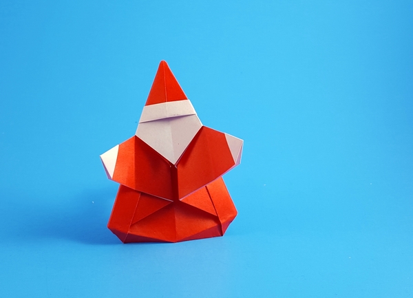 Origami Santa Claus by Matsuno Yukihiko. Folded from a square of origami paper by Gilad Aharoni on giladorigami.com