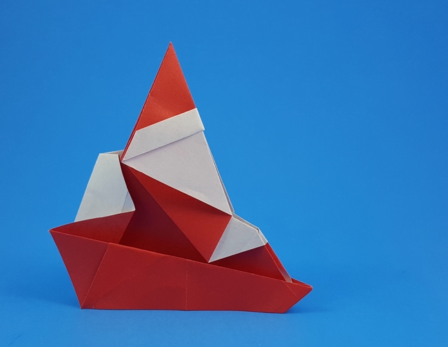 Origami Santa Claus riding on a sled by Katsushi Nosho. Folded from a square of origami paper by Gilad Aharoni on giladorigami.com