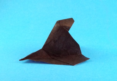 Origami Sea lion by Joel Stern. Folded from a square of Thai Unryu paper by Gilad Aharoni on giladorigami.com