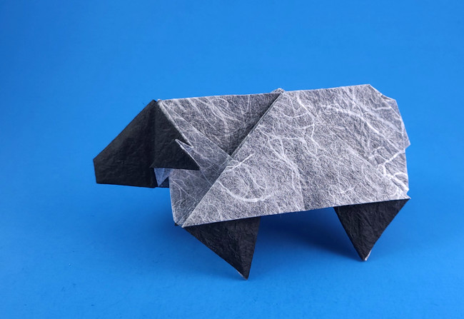Origami Suffolk sheep by Tsuruta Yoshimasa. Folded from a square of Duo Thai origami paper by Gilad Aharoni on giladorigami.com