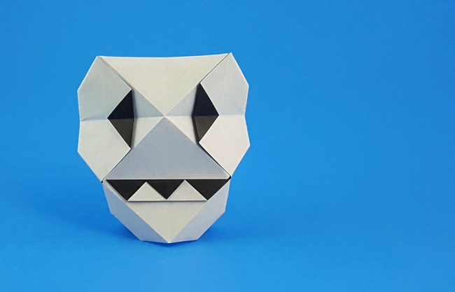 Origami Skull by Stephane Gigandet. Folded from a square of origami paper by Gilad Aharoni on giladorigami.com