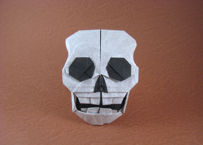 Origami Skull by Quentin Trollip. Folded from a square of double-sided Unryu paper by Gilad Aharoni on giladorigami.com