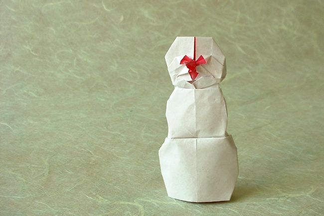 Origami Snowman by John Montroll. Folded from a square of origami paper by Gilad Aharoni on giladorigami.com