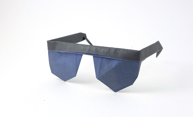 Origami Spectacles by David Brill. Folded from a rectangle of Shadow-Fold paper by Gilad Aharoni on giladorigami.com
