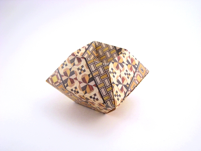 Origami Squarish doughnuts by Jun Maekawa. Folded from 2 squares of origami paper by Gilad Aharoni on giladorigami.com