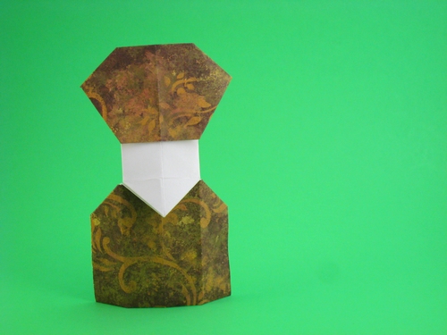 Origami Sultan by David Petty. Folded from a rectangle of scrapbooking paper by Gilad Aharoni on giladorigami.com