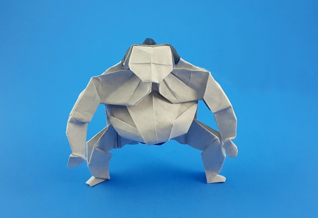 Origami Sumo by Yoo Tae Yong. Folded from a square of Fadeless Earth's Treasures Art Paper by Gilad Aharoni on giladorigami.com