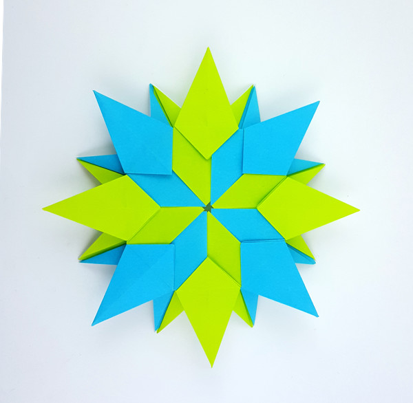 Origami Sylt star by Doris Lauinger. Folded by Gilad Aharoni on giladorigami.com