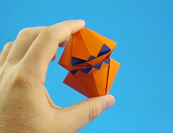 Origami Talking pumpkin by Stephane Gigandet. Folded from 2 squares of duo origami paper by Gilad Aharoni on giladorigami.com
