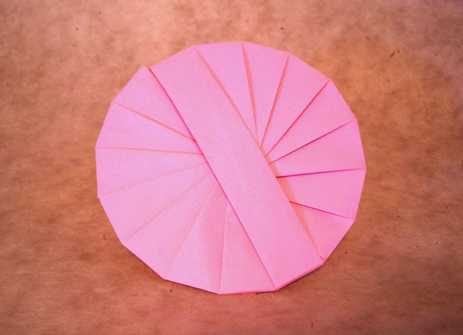 Origami Spiral data tato by Philip Chapman-Bell. Folded from a rectangle of copy paper by Gilad Aharoni on giladorigami.com