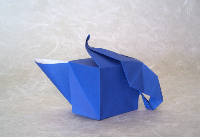 Origami Teapot by Sy Chen. Folded from a square of origami paper by Gilad Aharoni on giladorigami.com
