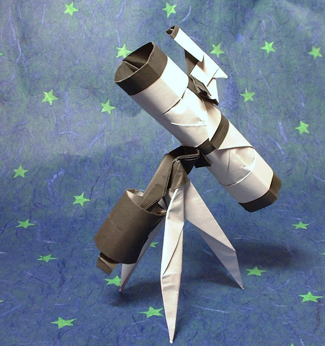 Origami Telescope by Seiji Nishikawa. Folded from 4 squares of origami paper by Gilad Aharoni on giladorigami.com