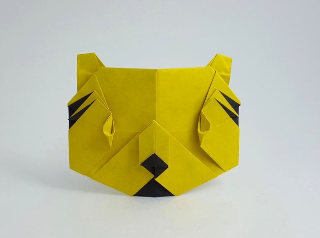 Origami Tiger face by Fumiaki Kawahata. Folded from a square of duo origami paper by Gilad Aharoni on giladorigami.com