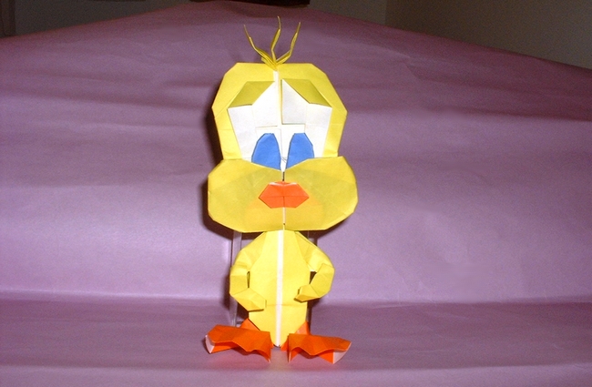 Origami Tweety bird by Carlos Gonzalez Santamaria (Halle). Folded from 8 squares of origami paper by Gilad Aharoni on giladorigami.com