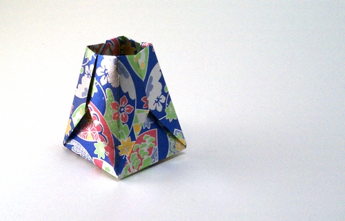 Origami Vase by Yehuda Peled. Folded from a square of origami paper by Gilad Aharoni on giladorigami.com
