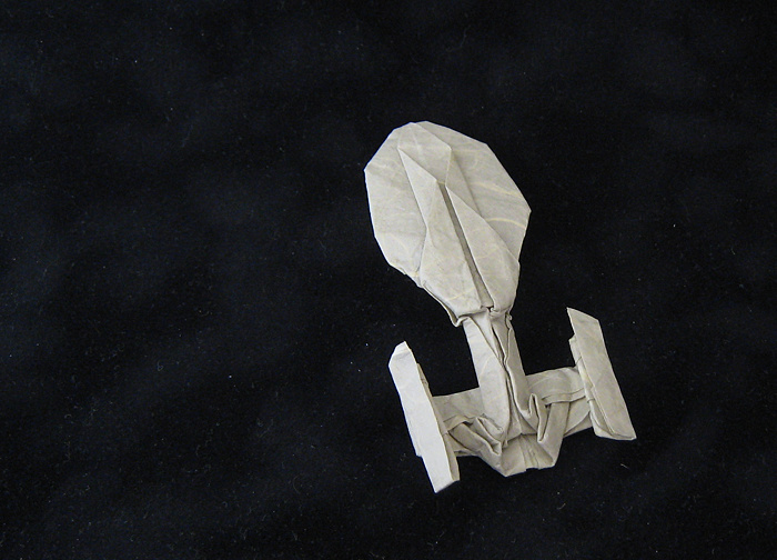 Origami U.S.S Voyager by Andrew Pang. Wet-folded from a rectangle of mulberry paper by Gilad Aharoni on giladorigami.com