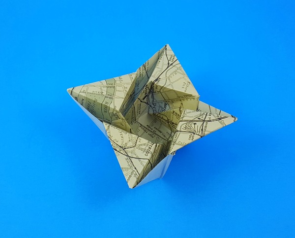 Origami Weimar bowl by Nick Robinson. Folded by Gilad Aharoni on giladorigami.com