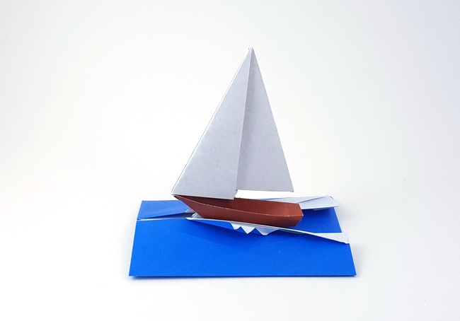 Origami Yacht by Shun Kato. Folded from 2 squares of origami paper by Gilad Aharoni on giladorigami.com