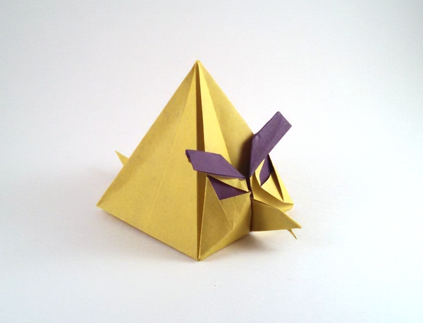 Origami Bellicose bird by Xin Can (Ryan) Dong. Folded from a square of duo origami paper by Gilad Aharoni on giladorigami.com