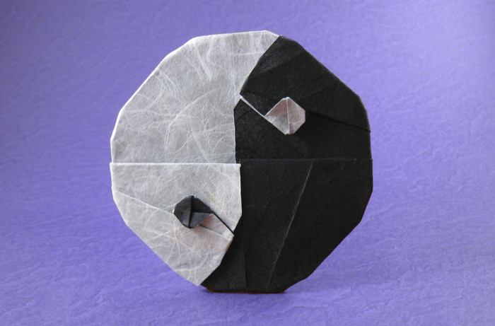 Origami Yin Yang by Steven Casey. Folded from a square of double-sided Unryu paper by Gilad Aharoni on giladorigami.com