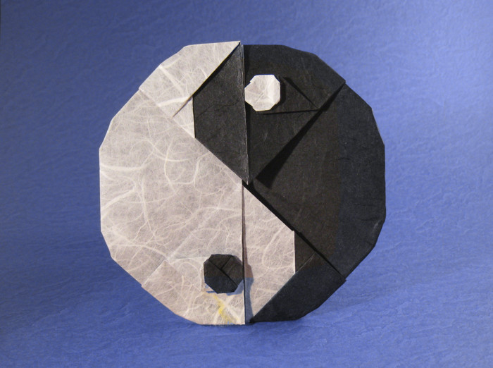 Origami Yin Yang (Tai-Chi symbol) by Sy Chen. Folded from a square of double-sided Unryu paper by Gilad Aharoni on giladorigami.com