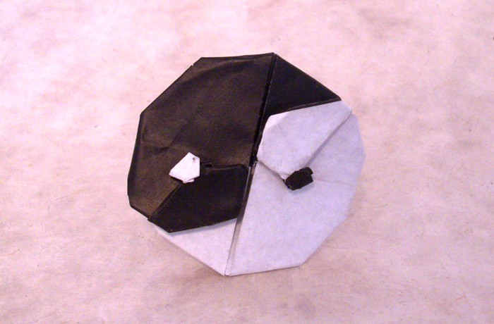 Origami Yin Yang by Tony O'Hare. Folded by Gilad Aharoni on giladorigami.com
