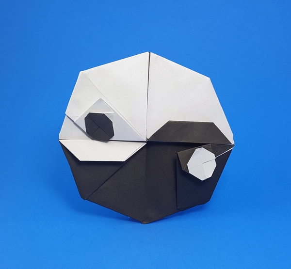 Origami Yin Yang by Hadi Tahir. Folded from a square of origami paper by Gilad Aharoni on giladorigami.com