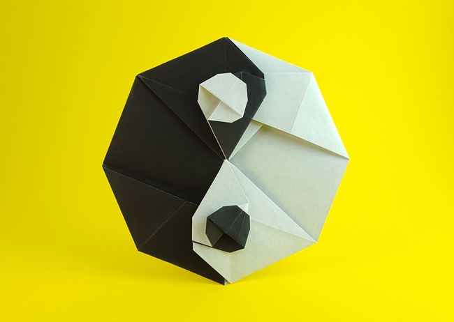 Origami Yin Yang by Mi Wu. Folded from a square of origami paper by Gilad Aharoni on giladorigami.com