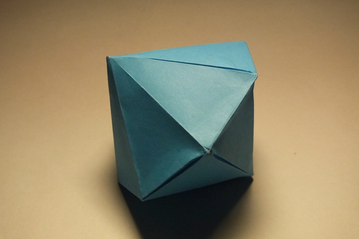 Origami Heptagonal dipyramid in a sphere by John Montroll on giladorigami.com