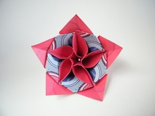 Origami Petit bouquet by Miyuki Kawamura on giladorigami.com