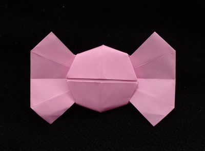 Origami Candy-shaped ribbon by Kawate Ayako on giladorigami.com