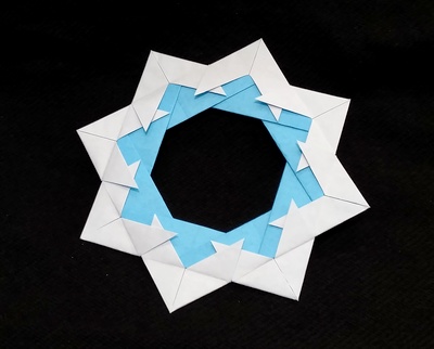 Origami Crystal-shaped wreath by Imatani Yuriko on giladorigami.com