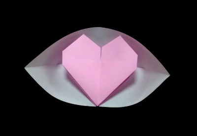 Origami Eye with heart - fall in love by Masaya Horiguchi on giladorigami.com