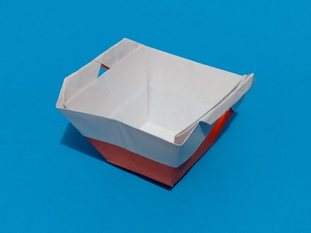 Origami Laundry basket by Aoyagi Shoko on giladorigami.com