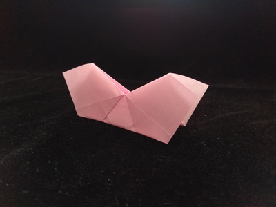 Origami Ribbon-shaped holder by Sumida Noriko on giladorigami.com
