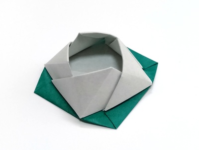Origami Rose-shaped receptacle by Kawate Ayako on giladorigami.com