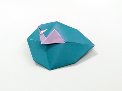 Origami Snail on leaf by Uemori Toyoko on giladorigami.com